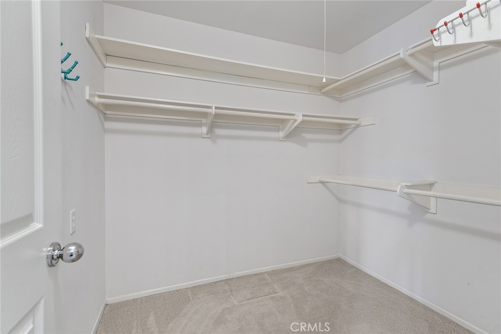https://media.crmls.org/medias/56b5ddc5-66b8-403e-b59a-98e195876410.jpg?preset=X-Large