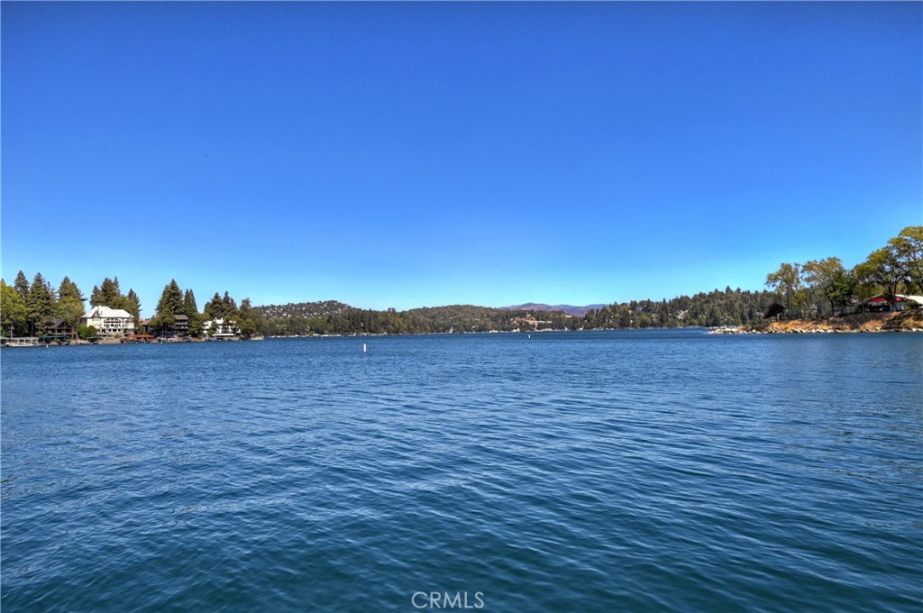 https://media.crmls.org/medias/56b61c36-5d83-4030-b184-be7e99d40150.jpg?preset=X-Large