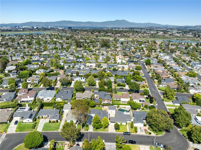 1912 Diana Ln, Newport Beach CA: https://media.crmls.org/medias/56b7687c-ae83-456d-922c-81a690781c71.jpg