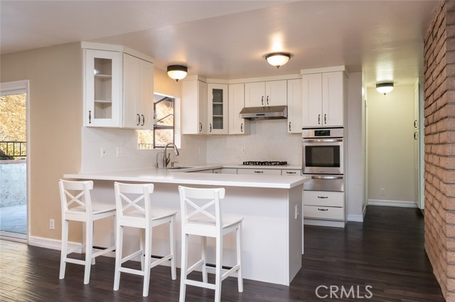 Detail Gallery Image 11 of 27 For 5271 Gould Ave, La Canada Flintridge,  CA 91011 - 3 Beds | 3 Baths