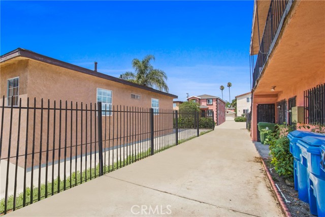 Detail Gallery Image 2 of 3 For 226 W 89th St, Los Angeles,  CA 90003 - – Beds | – Baths