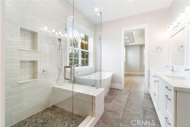 617 36th Street, Manhattan Beach, California 90266, 6 Bedrooms Bedrooms, ,6 BathroomsBathrooms,Residential,Sold,36th,SB22005152