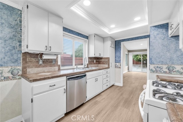 Detail Gallery Image 10 of 28 For 3901 San Lorenzo River, Ontario,  CA 91761 - 4 Beds | 2 Baths