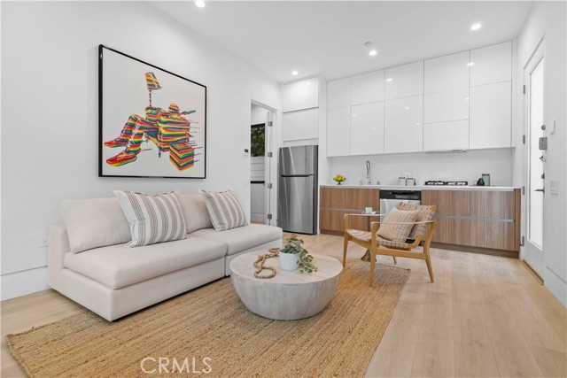 Detail Gallery Image 43 of 49 For 4532 Katherine, Sherman Oaks,  CA 91423 - 6 Beds | 6/1 Baths