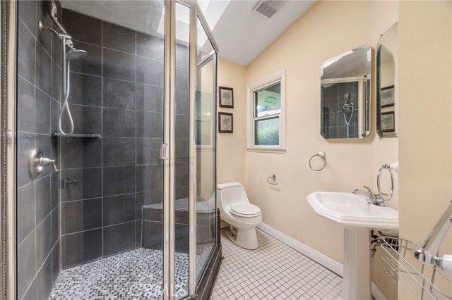 Detail Gallery Image 14 of 25 For 5430 Electric Ave, San Bernardino,  CA 92407 - 4 Beds | 3 Baths