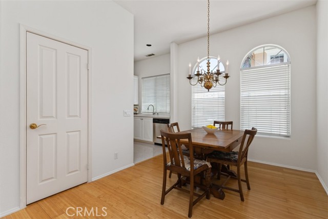 10 Palmieri Aisle, Irvine CA: https://media.crmls.org/medias/56babf8c-544d-45e2-bb45-4fdb18a8031a.jpg