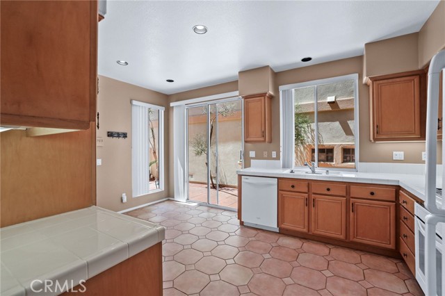 Detail Gallery Image 6 of 15 For 66 Avanzare, Irvine,  CA 92606 - 3 Beds | 2/1 Baths
