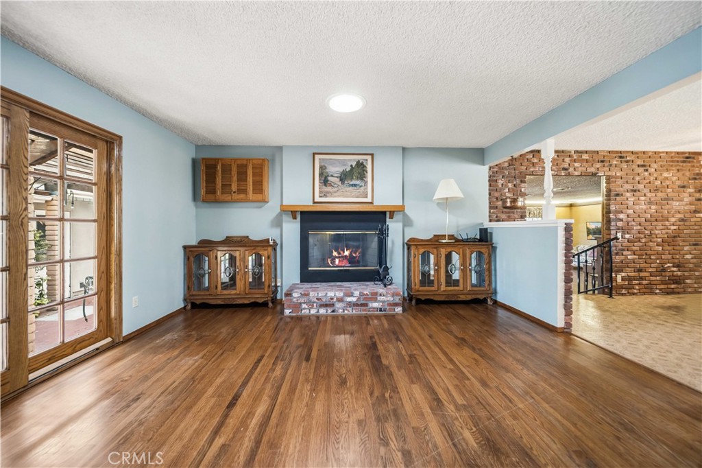 https://media.crmls.org/medias/56bb7b76-3143-4960-ae6e-10eabc40d3f6.jpg?preset=X-Large