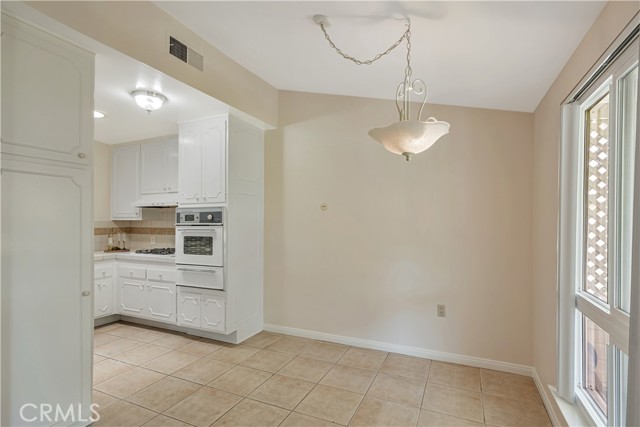 Detail Gallery Image 17 of 48 For 19223 Avenue of the Oaks #D,  Newhall,  CA 91321 - 2 Beds | 1 Baths
