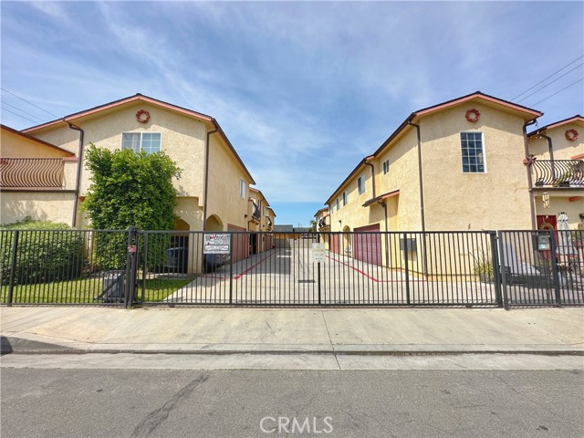 Detail Gallery Image 1 of 34 For 3757 E 52nd St, Maywood,  CA 90270 - 3 Beds | 2/1 Baths