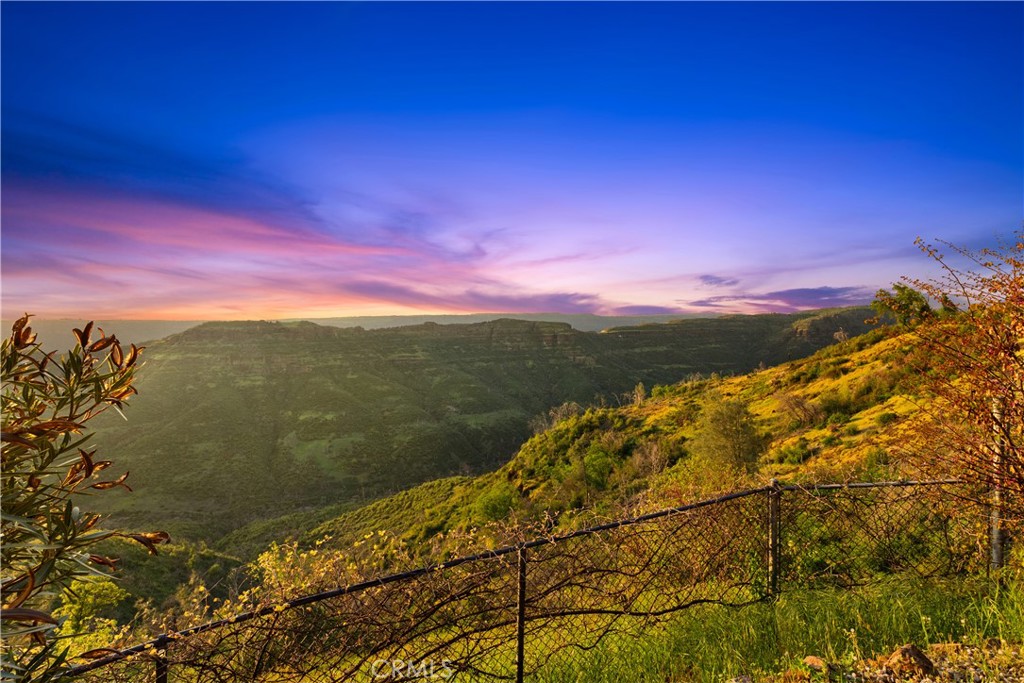 https://media.crmls.org/medias/56bcb075-d297-4c7e-9455-a246cd29a417.jpg?preset=X-Large