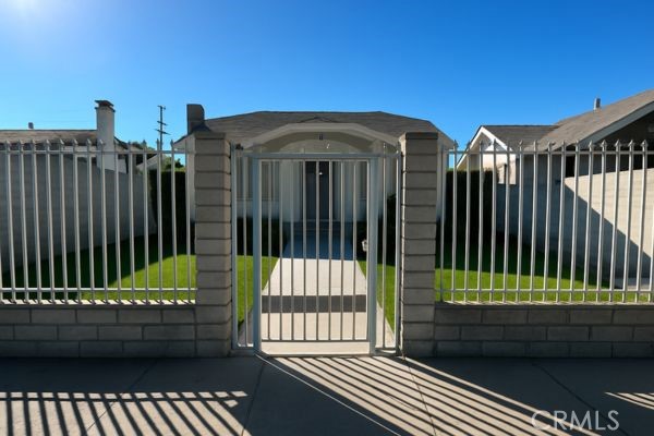 Detail Gallery Image 2 of 23 For 5431 5th, Los Angeles,  CA 90043 - 3 Beds | 1 Baths