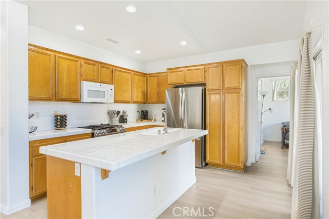 Detail Gallery Image 7 of 28 For 27946 John F Kennedy a,  Moreno Valley,  CA 92555 - 2 Beds | 2 Baths