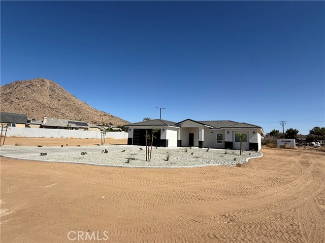 20420 Yuma Road, Apple Valley CA: https://media.crmls.org/medias/56be0473-2c62-4d9d-98d9-f07253f248d8.jpg