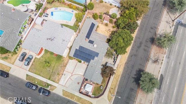 6402 Graves Avenue, Van Nuys CA: https://media.crmls.org/medias/56be6b29-9664-4f47-a071-2228338aad05.jpg