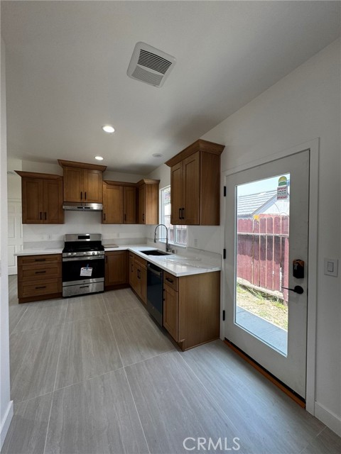 257 E Marker, Long Beach CA: https://media.crmls.org/medias/56beed20-2d1d-488f-9bae-0d345c452803.jpg
