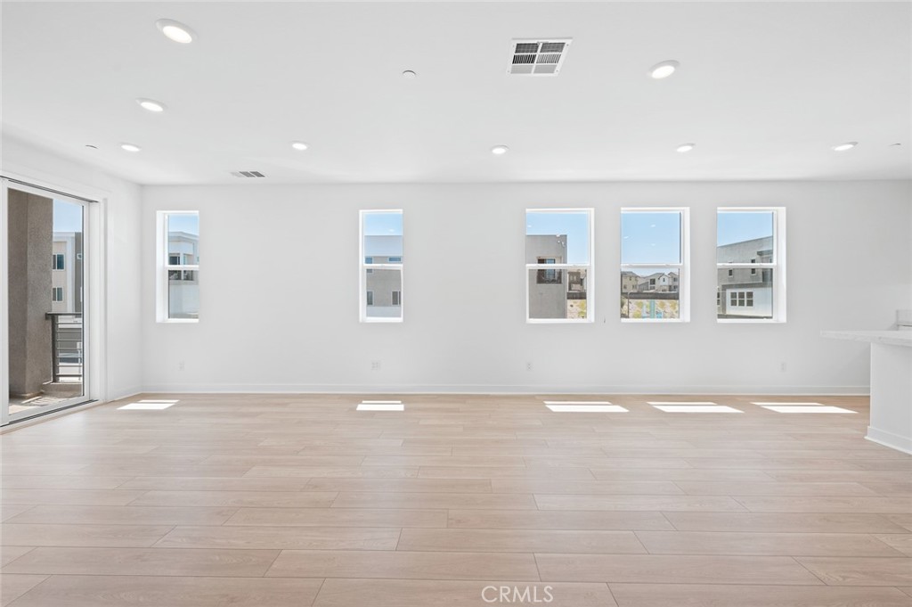 https://media.crmls.org/medias/56bf6ba0-ac58-4a06-9671-aa90bdd09009.jpg?preset=X-Large