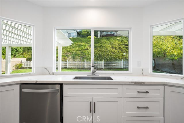 Front Image Thumbnail for CRPW26102880