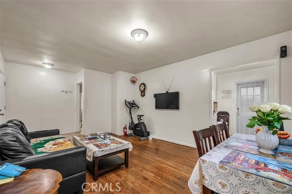 Detail Gallery Image 6 of 23 For 11012 Noble, –,  CA 91345 - 3 Beds | 2 Baths