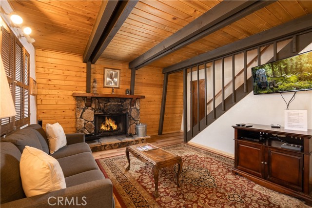 Detail Gallery Image 6 of 20 For 42554 Cedar Ave, Big Bear Lake,  CA 92315 - 2 Beds | 1 Baths
