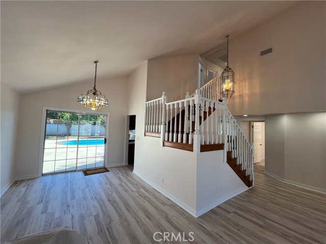 Detail Gallery Image 6 of 22 For 7522 Balcom, Reseda,  CA 91335 - 4 Beds | 3 Baths