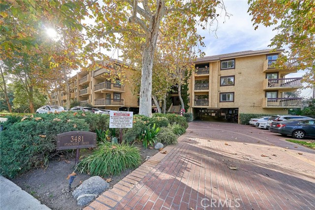 Detail Gallery Image 1 of 45 For 3481 Stancrest Dr #302,  Glendale,  CA 91208 - 3 Beds | 2 Baths