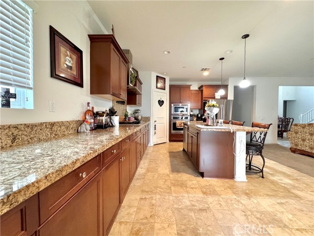 Detail Gallery Image 6 of 29 For 18016 Ribwort Rd, San Bernardino,  CA 92407 - 4 Beds | 3/1 Baths