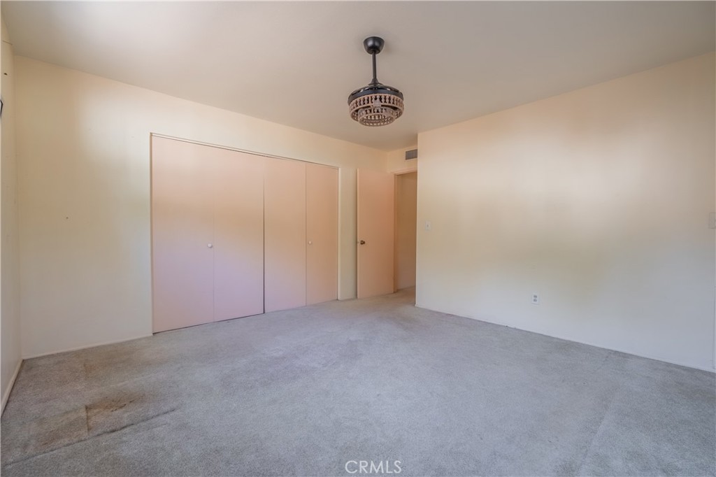 https://media.crmls.org/medias/56c2cad5-431f-4e52-98d6-2d38580da624.jpg?preset=X-Large