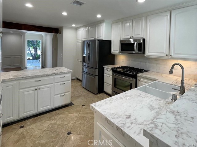 Detail Gallery Image 12 of 35 For 20329 Haynes St, Winnetka,  CA 91306 - 4 Beds | 2 Baths