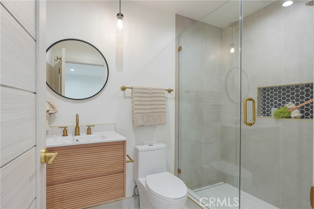 Detail Gallery Image 31 of 41 For 23240 Leonora Dr, Woodland Hills,  CA 91367 - 5 Beds | 5 Baths