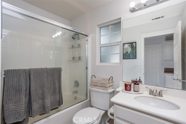 33183 Eagle Point Drive, Yucaipa CA: https://media.crmls.org/medias/56c4f9a3-8d22-4fd1-b2dd-c20340af3008.jpg