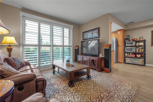 Detail Gallery Image 5 of 30 For 1448 Patricia #203,  Simi Valley,  CA 93065 - 3 Beds | 2/1 Baths