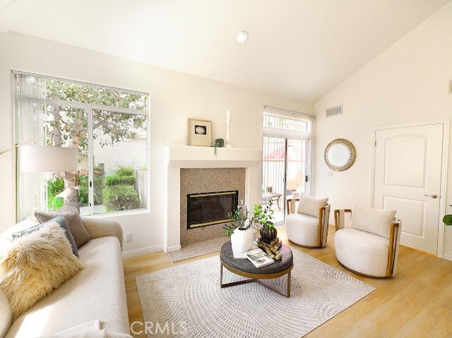 Detail Gallery Image 8 of 53 For 4489 Spencer #112,  Torrance,  CA 90503 - 4 Beds | 3 Baths