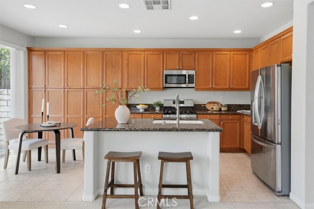 Detail Gallery Image 12 of 43 For 19345 Laroda Ln, Saugus,  CA 91350 - 3 Beds | 2/1 Baths