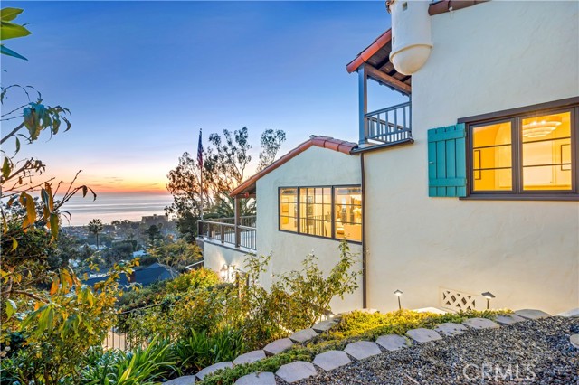 802 Rembrandt Drive, Laguna Beach CA: https://media.crmls.org/medias/56c6af81-1d33-4412-920d-379dc736f3eb.jpg