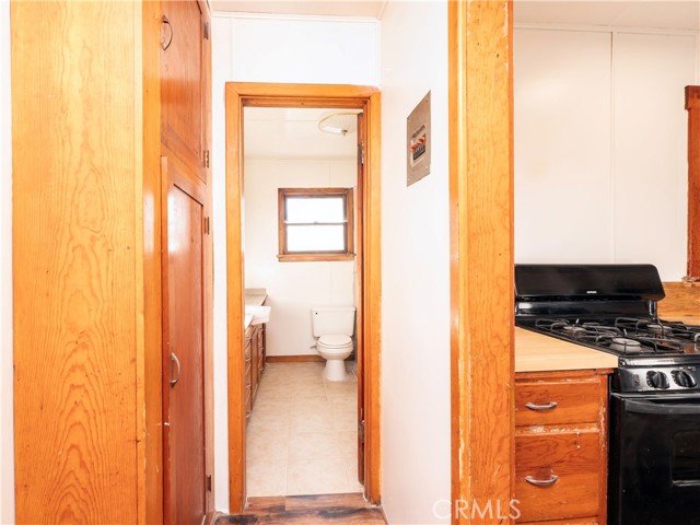 Detail Gallery Image 23 of 46 For 968 Ca-189, Twin Peaks,  CA 92391 - 3 Beds | 1/1 Baths