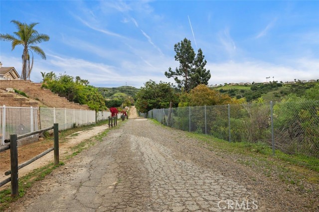4 Chisholm Trail, Trabuco Canyon CA: https://media.crmls.org/medias/56c9bce5-1616-4e3d-b65d-1f3a7eaaa384.jpg