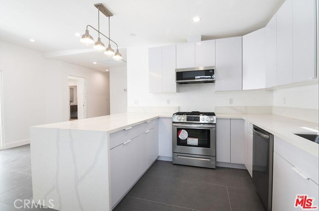 Detail Gallery Image 10 of 20 For 1426 Elevado, Los Angeles,  CA 90026 - 3 Beds | 2/1 Baths