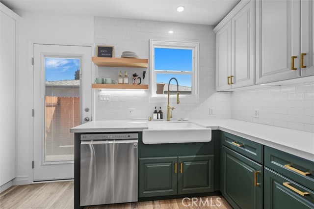 Detail Gallery Image 9 of 44 For 5030 W 130th, Hawthorne,  CA 90250 - 4 Beds | 2 Baths