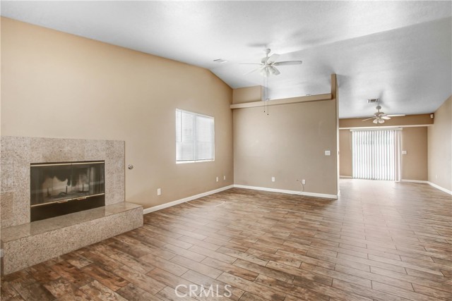 Image 4 of 20 For 15514 Avenida Manzana