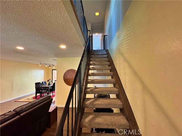 Detail Gallery Image 8 of 54 For 4177 Manhattan Beach Blvd., Lawndale,  CA 90260 - 3 Beds | 3 Baths