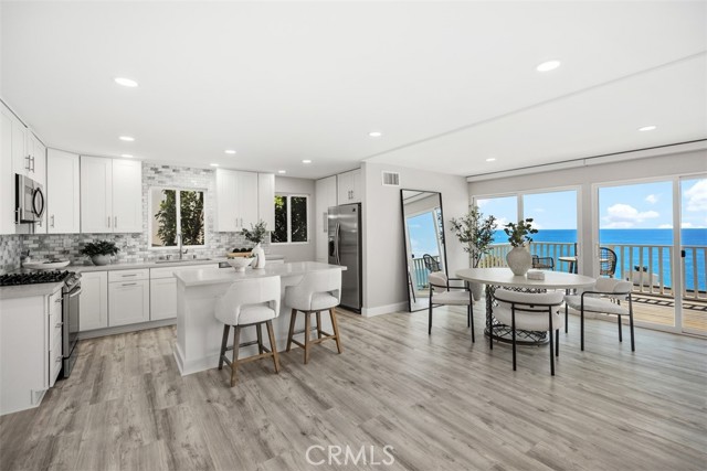 32091 Virginia Way, Laguna Beach CA: https://media.crmls.org/medias/56cea73a-91ec-4b01-91e7-ad2a185661cb.jpg