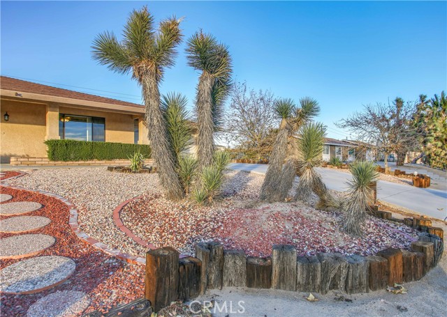 Detail Gallery Image 5 of 36 For 57442 Saint Marys Dr, Yucca Valley,  CA 92284 - 2 Beds | 2 Baths