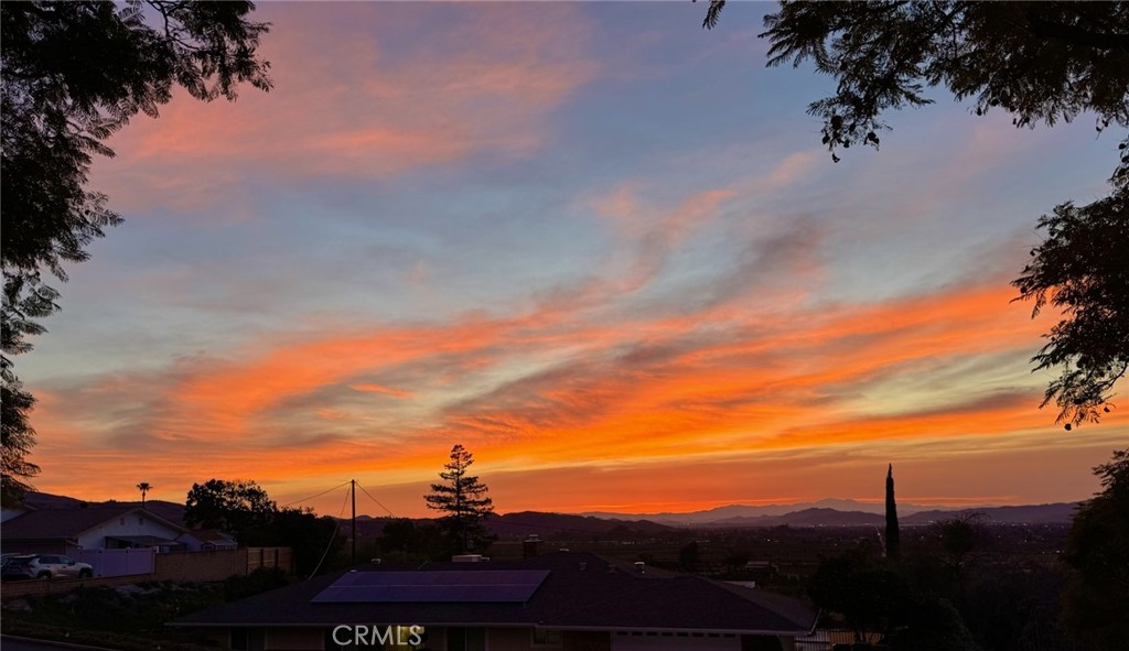 https://media.crmls.org/medias/56cf299a-662c-4820-b000-3139a74f09a8.jpg?preset=X-Large
