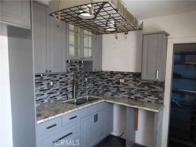 Detail Gallery Image 5 of 29 For 1217 E 100th St, Los Angeles,  CA 90002 - – Beds | – Baths