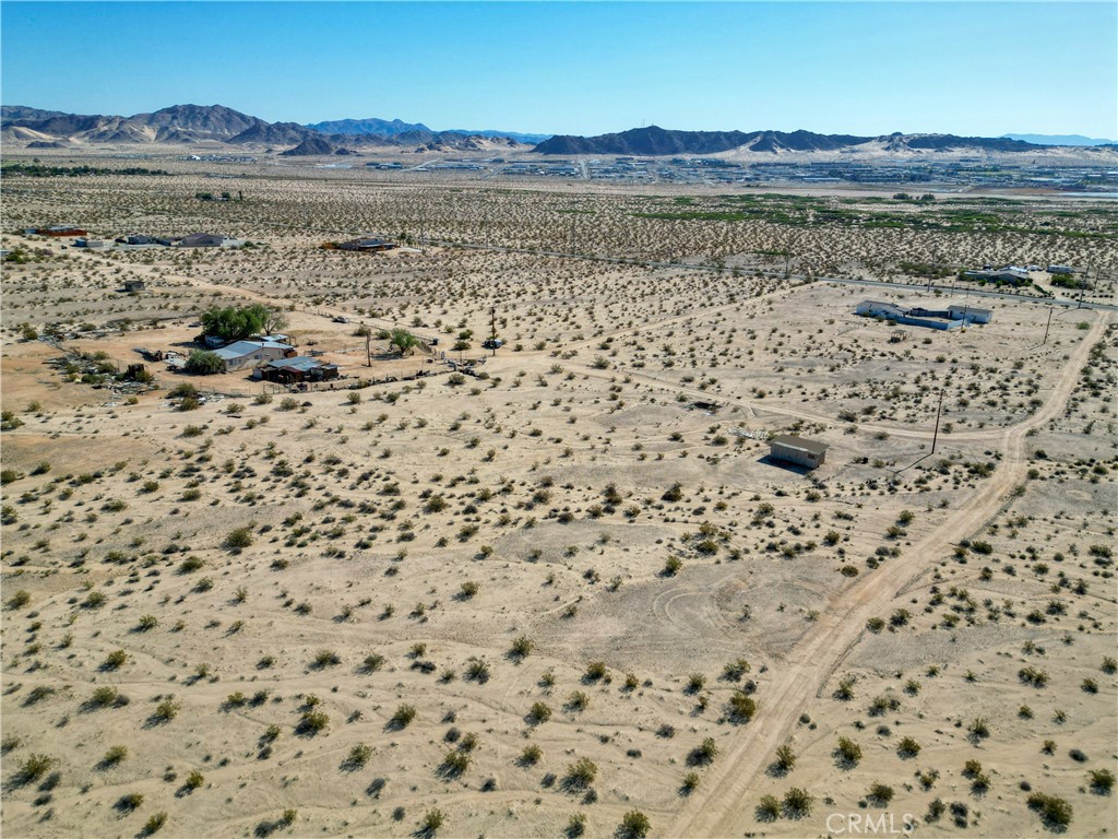 https://media.crmls.org/medias/56d01a76-2006-4938-aa0e-7960d1ea5d2d.jpg?preset=X-Large