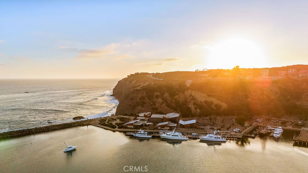 https://media.crmls.org/medias/56d02dbf-e059-4997-b62d-3b795c5e2f0c.jpg?preset=X-Large