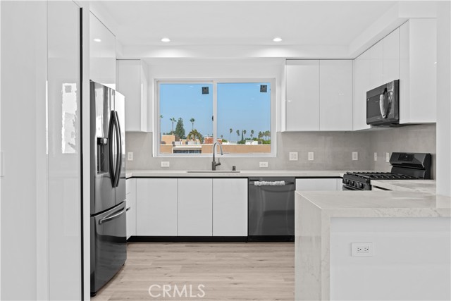 Detail Gallery Image 5 of 19 For 4214 Fulton Ave #302,  Studio City,  CA 91604 - 3 Beds | 2 Baths