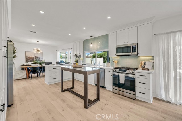 Detail Gallery Image 9 of 34 For 9122 Windsor Cir, Cypress,  CA 90630 - 4 Beds | 3 Baths