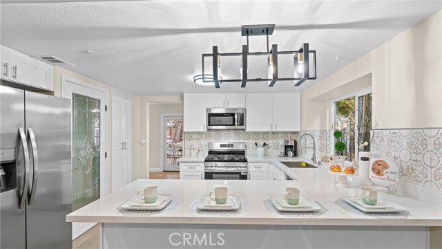 14981 Daisy Circle, Fontana CA: https://media.crmls.org/medias/56d122f2-35f4-48a0-9cb1-09c12ebfd8fb.jpg